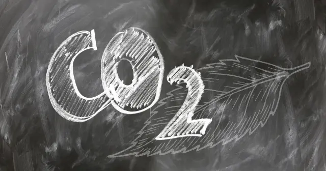 CO2 Sensoren werden im Bereich der Heizungs- u. Lüftungstechnik als Standard Sensor  zur Beurteilung der notw. Lüftungsleistung eingesetzt. Zu beachten ist, dass CO2 nur ein Bestandteil der Raumluft ist, der zur Beurteilung der  Luftqualität erfasst wird.